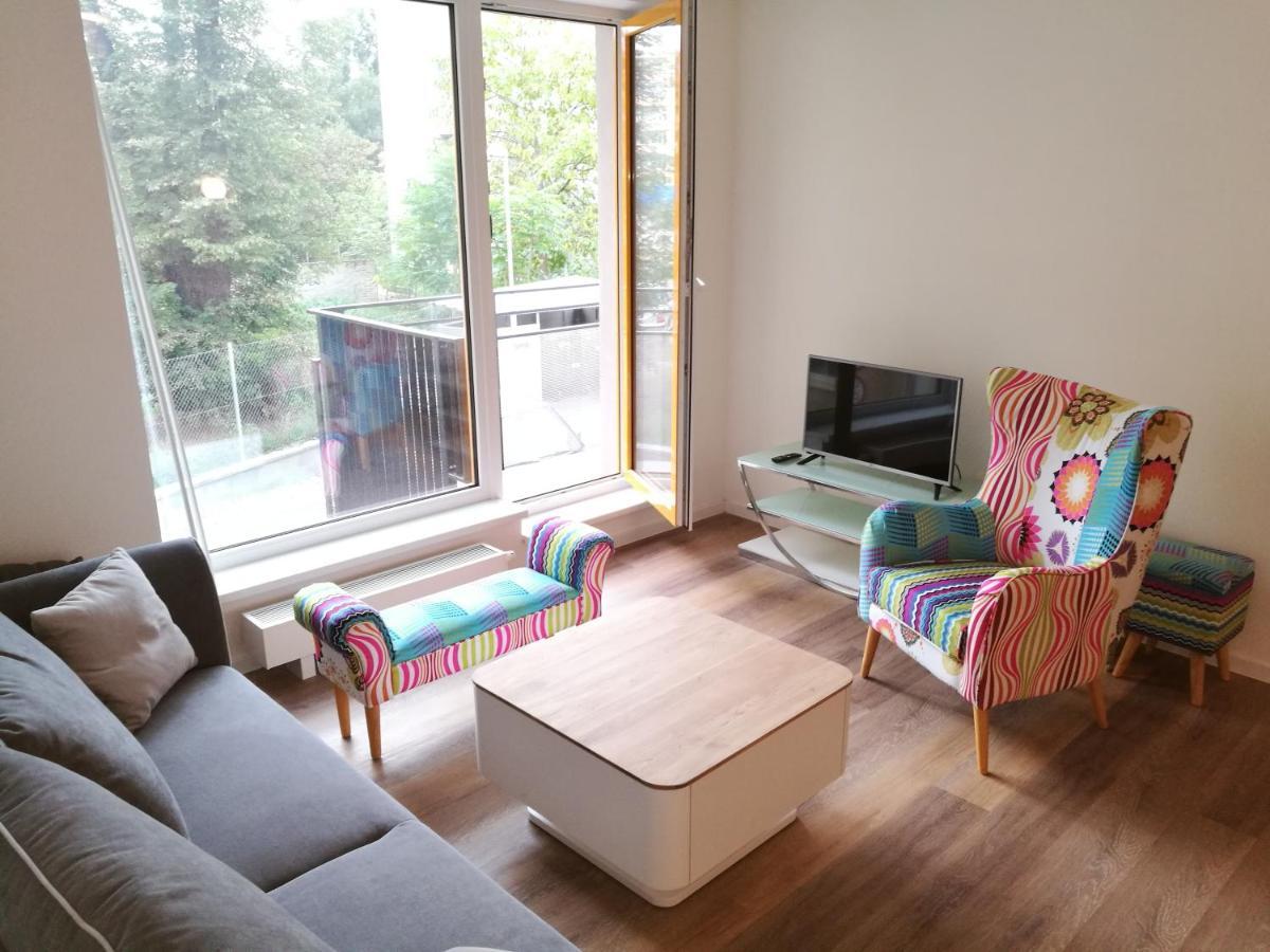 Bein Apartment With Parking Brno Buitenkant foto