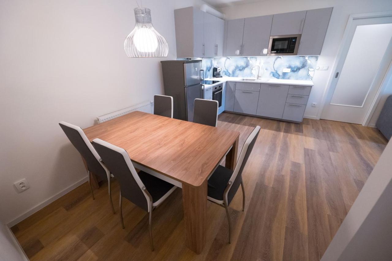 Bein Apartment With Parking Brno Buitenkant foto
