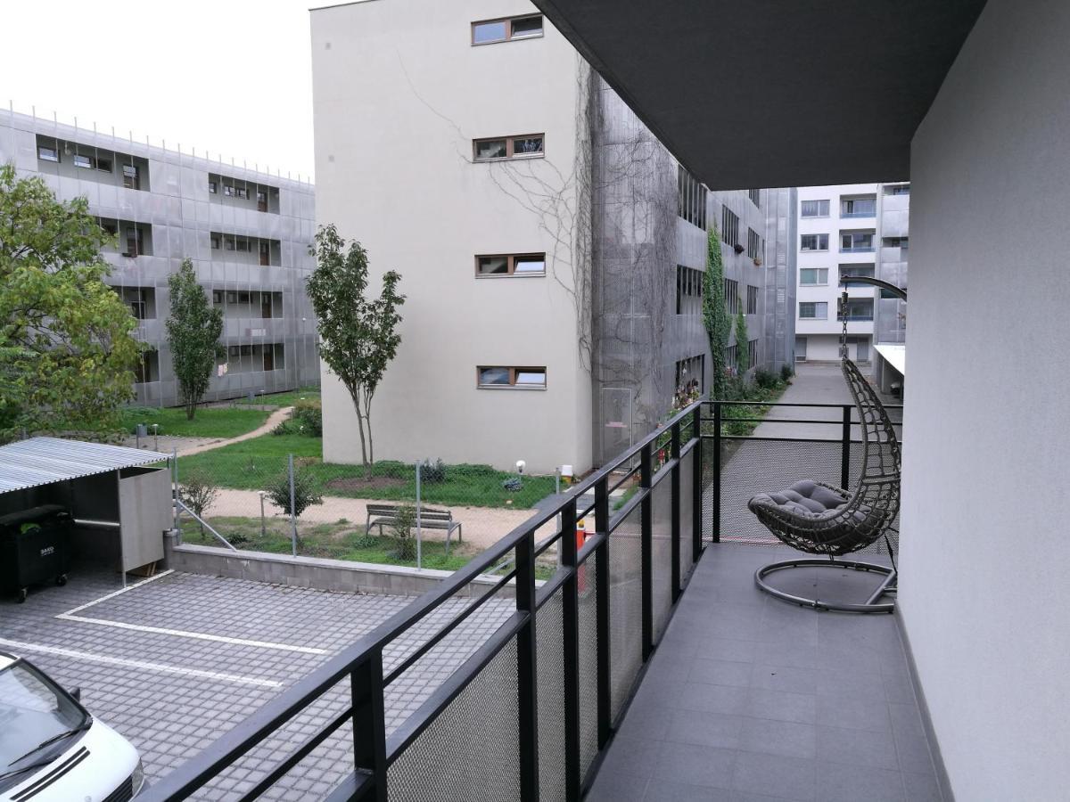 Bein Apartment With Parking Brno Buitenkant foto